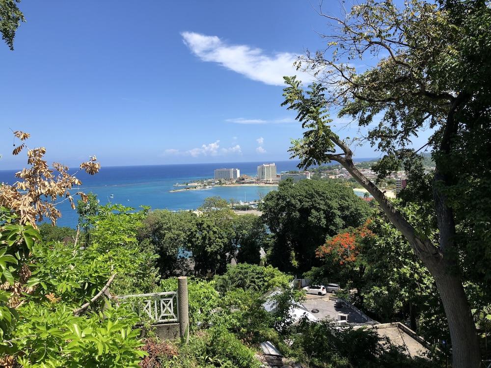 Skycastles Condominiums Ocho Rios Kültér fotó