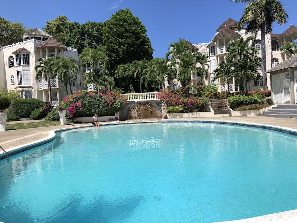 Skycastles Condominiums Ocho Rios Kültér fotó
