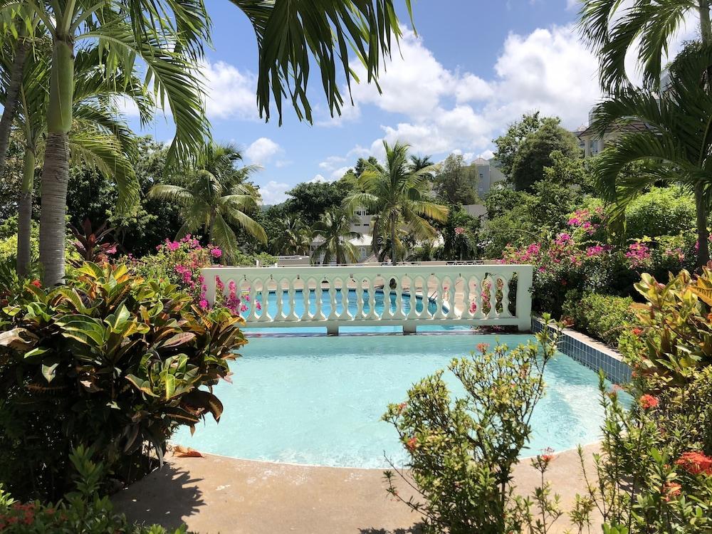 Skycastles Condominiums Ocho Rios Kültér fotó