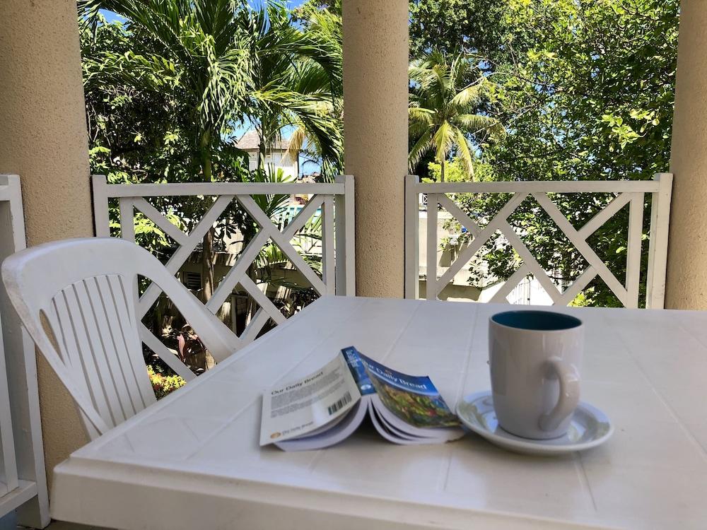 Skycastles Condominiums Ocho Rios Kültér fotó